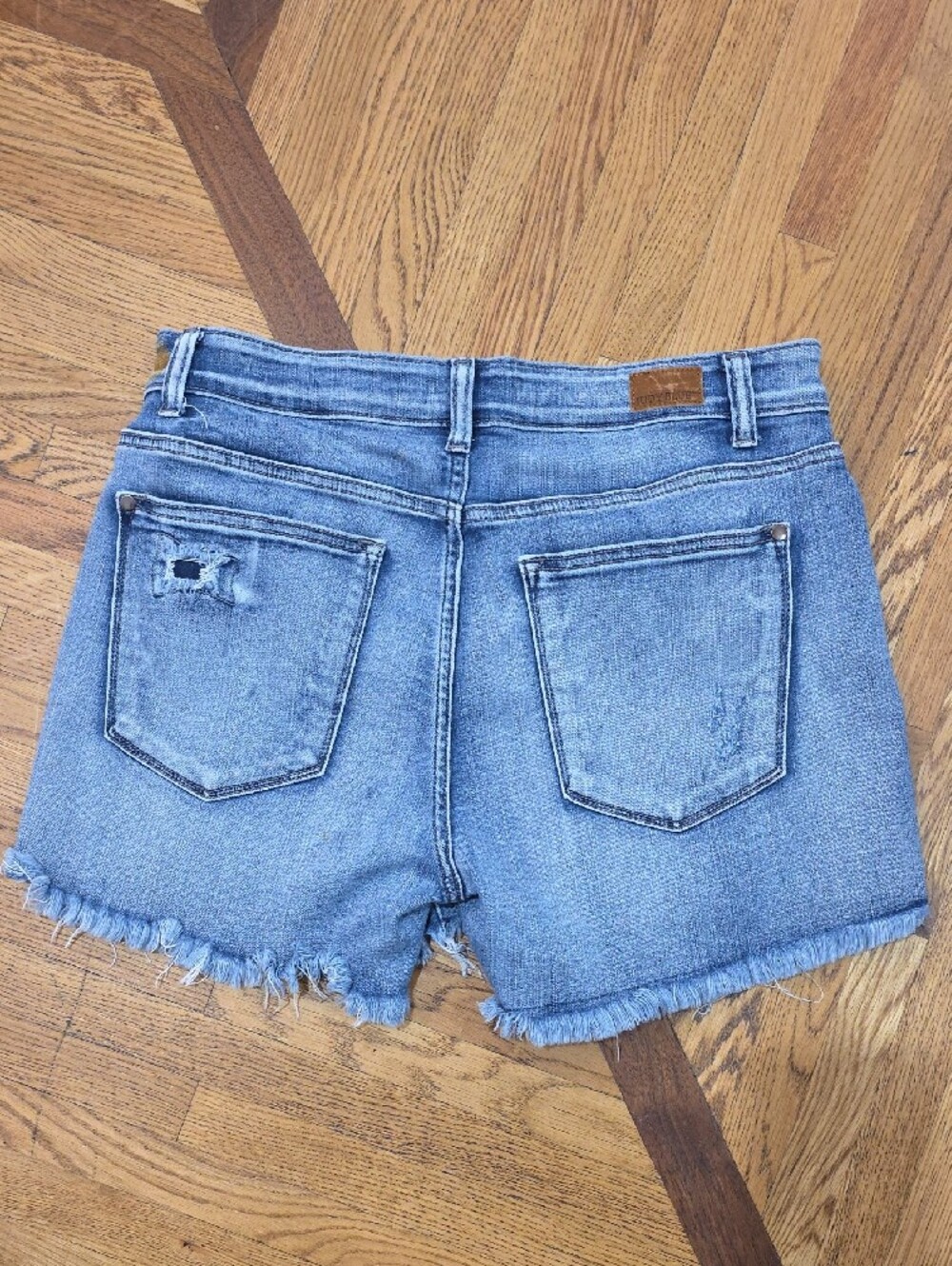 Judy Blue Medium Wash Distressed Denim Shorts Women's Size XL - Picture 5 of 5